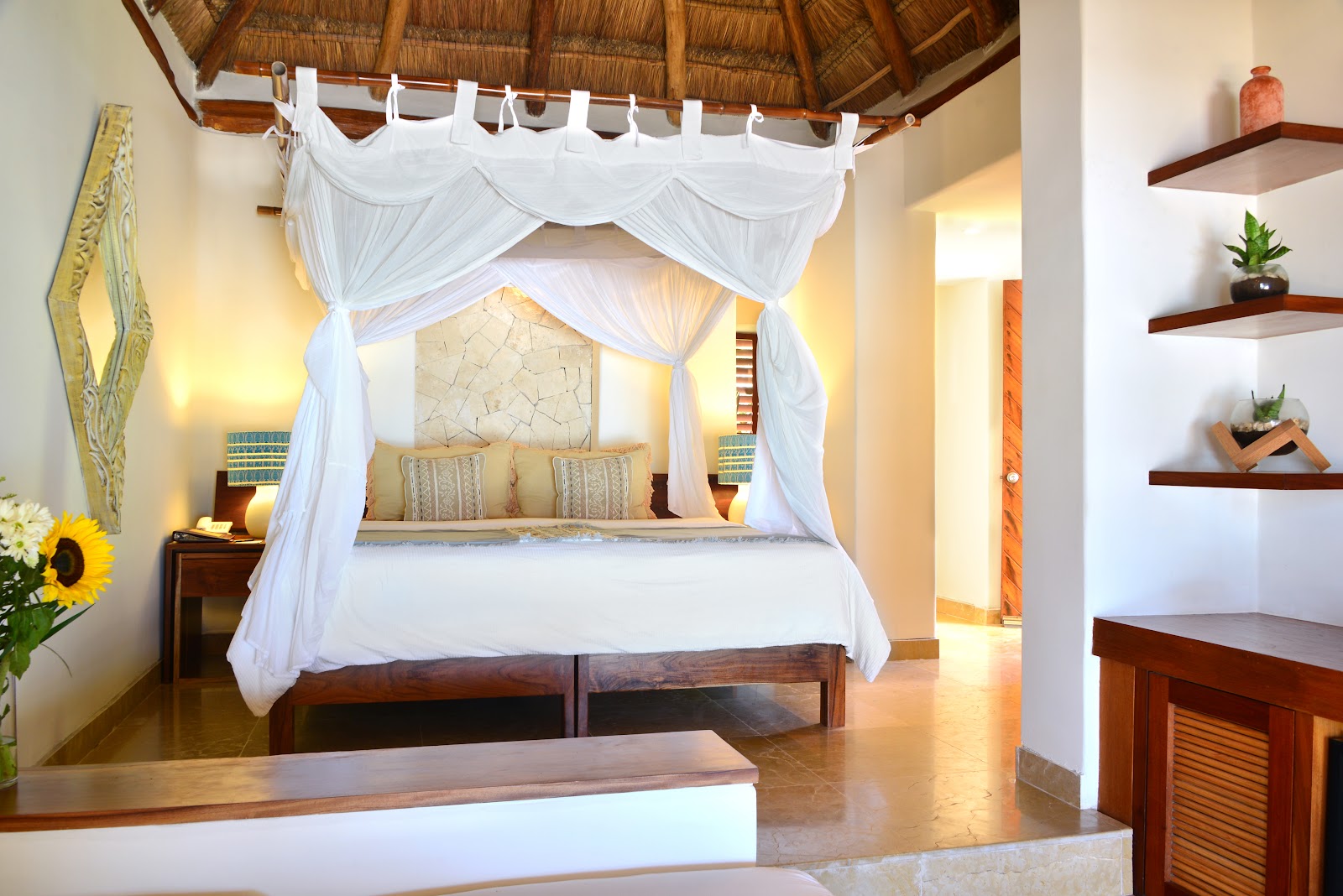 Suite with four-poster canopy bed at Ana y José Hotel & Spa