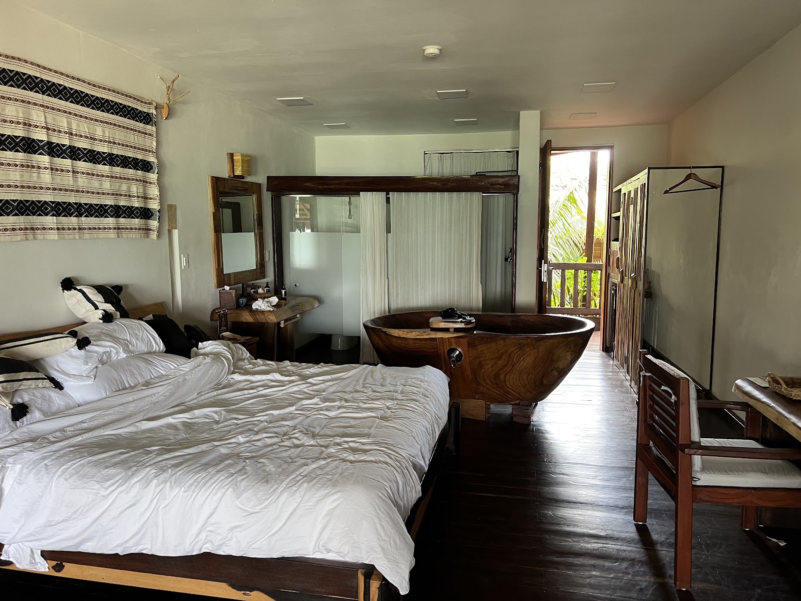 Guest room with crisp white bedding