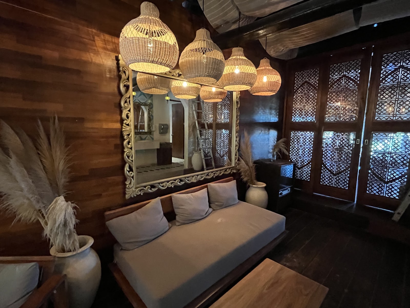 Private lounge with chandeliers and a sofa at Mia