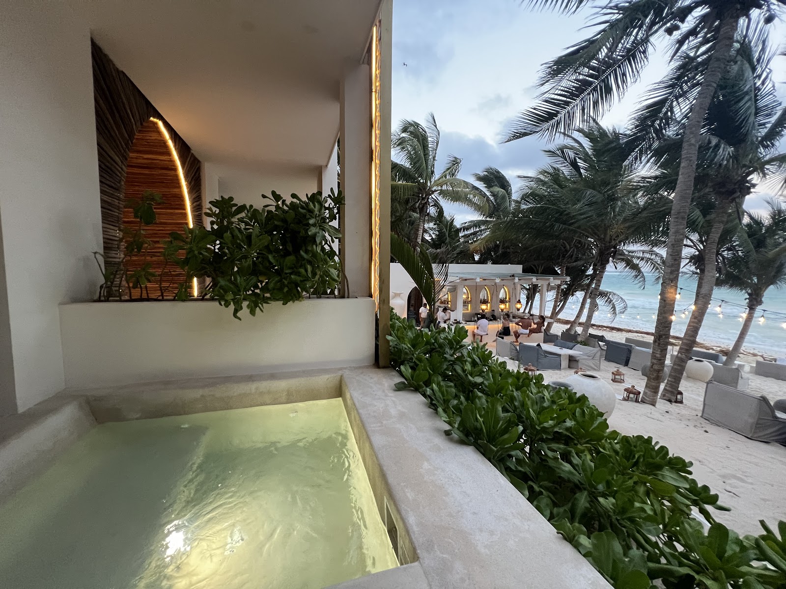 Plunge pool on a terrace with a view of the beach