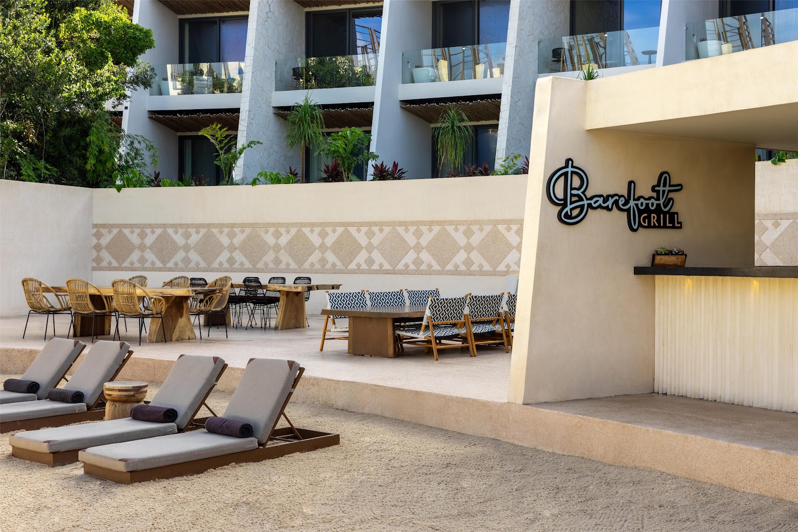 Welcome lounge with sunbeds beside the pool