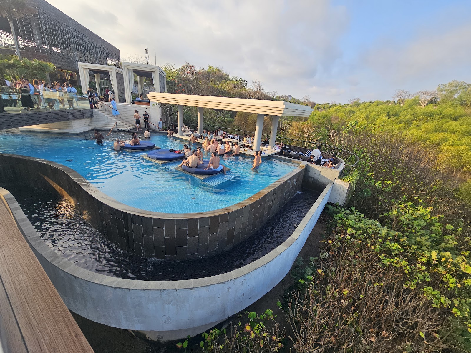 Savaya infinity pool on the Uluwatu cliffs with ocean views